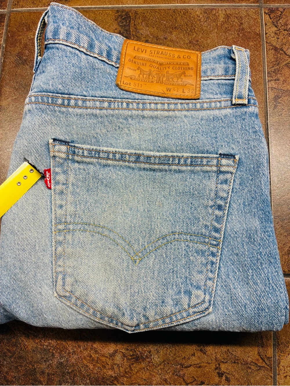 Levi's Big E Men's Light Wash Slim Jeans with Signature Red Tab